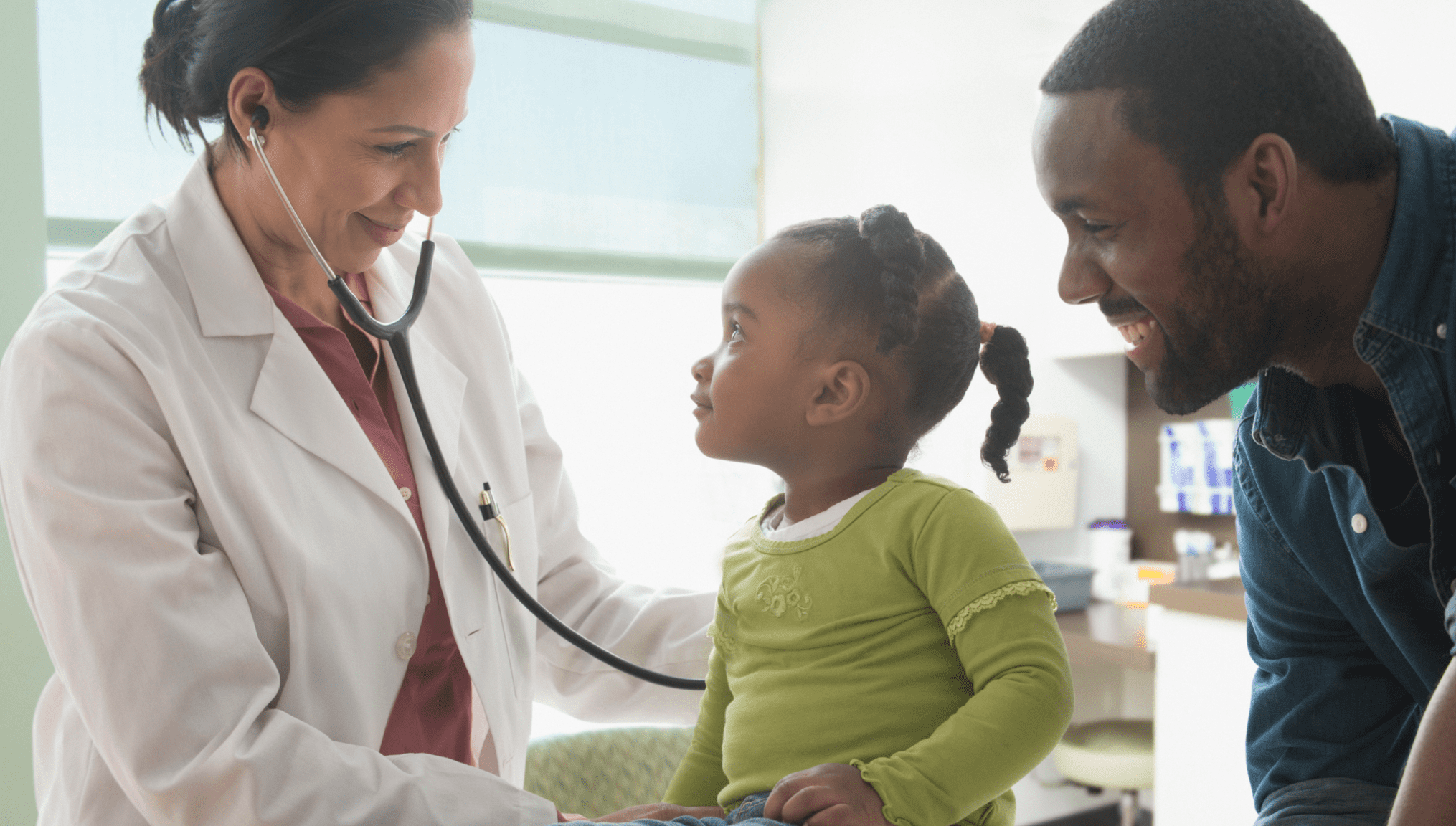 Smiling child and father with kind doctor | BCBS of Tennessee Smiling child and father with kind doctor | BCBS of Tennessee