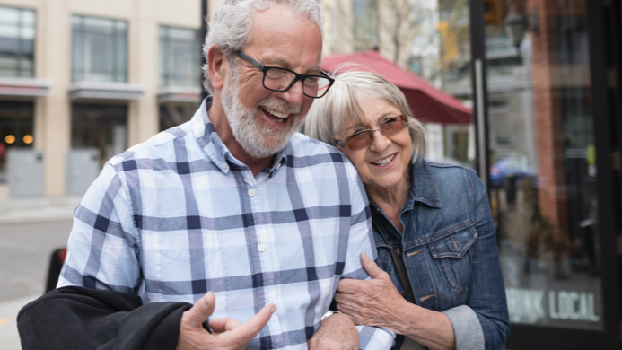 Woman and man walking together | BCBS of Tennessee